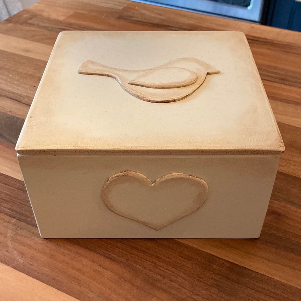 Artisan Keepsake/Jewelry Box, Heart, Bird, Antique Cream finish, Lined